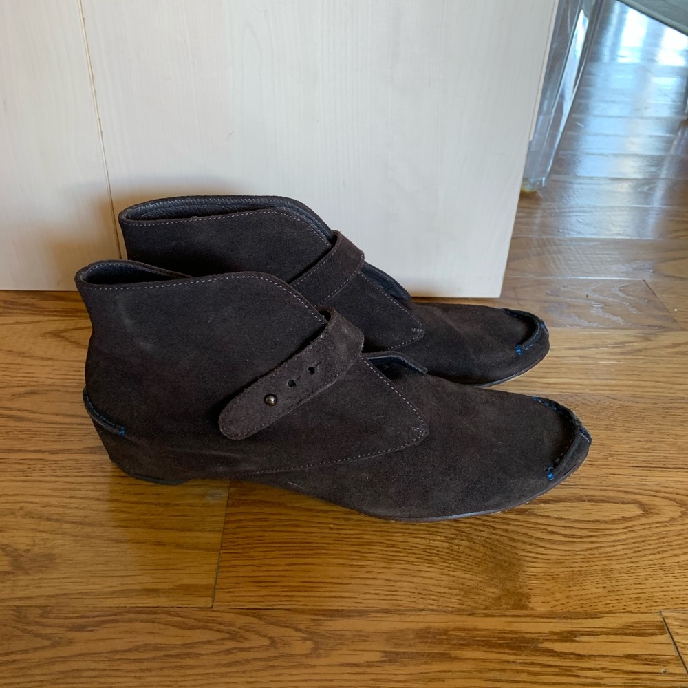 Donald Pliner Brown Suede Booties sz9 - Picture 9 of 13